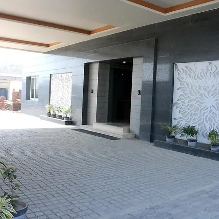 Palette - Solitaire Grand 3* Sirsa